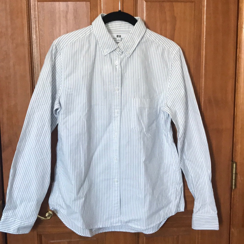Uniqlo women oxford long sleeve shirt.